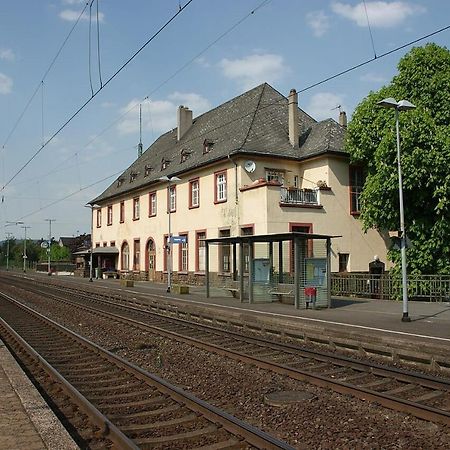 Ferienwohnung Neli Am Rhein Rheinbrohl Exteriör bild