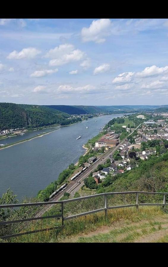 Ferienwohnung Neli Am Rhein Rheinbrohl Exteriör bild